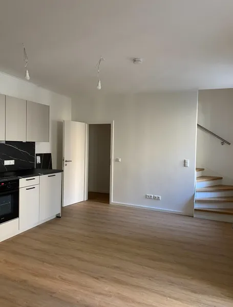 Maisonette im Dachgeschoss - 3 Zimmer mit Einbauküche und Balkon — photo 1